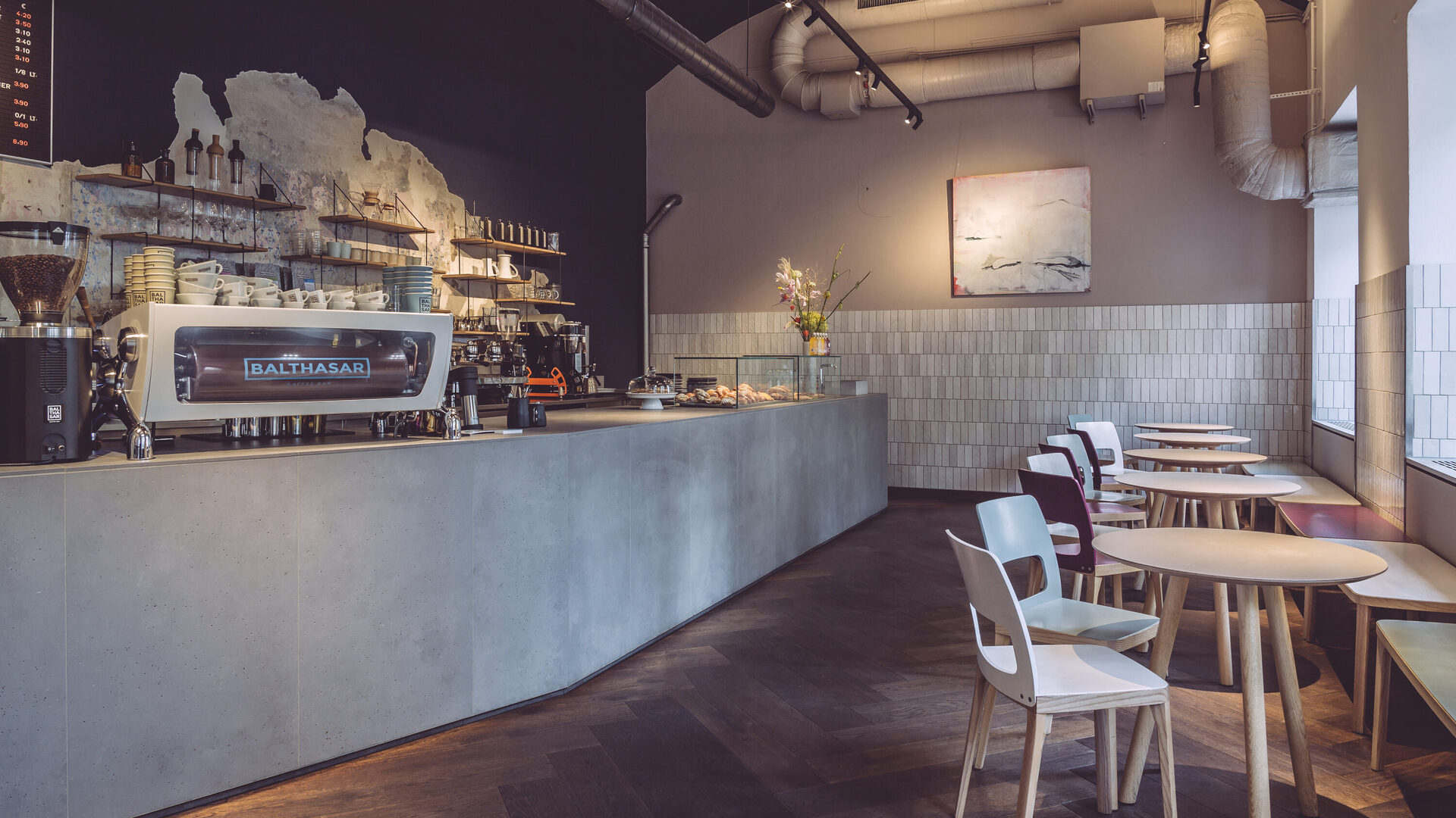 01 Valor Brushed-Vienna, Austria-Balthasar Kaffee Bar_RETAIL