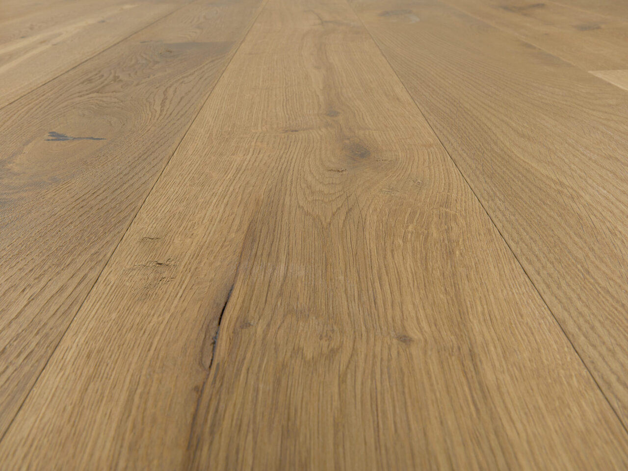 Pebble_detail1_Classical_180