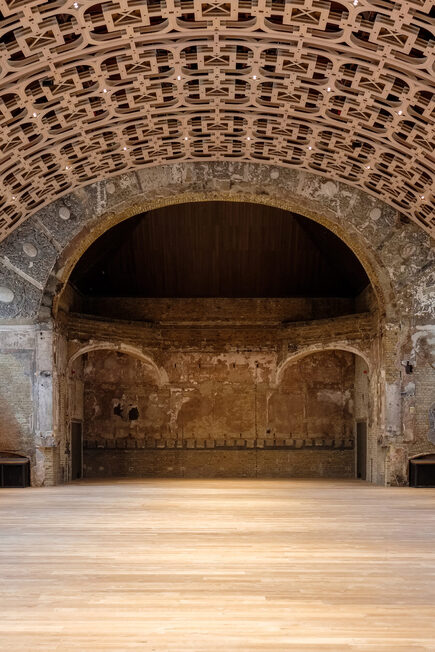 007 LAREN - Battersea Arts Centre - London UK