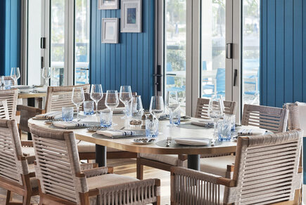 004 LOYAL BRUSHED - Seaside Restaurant - USA