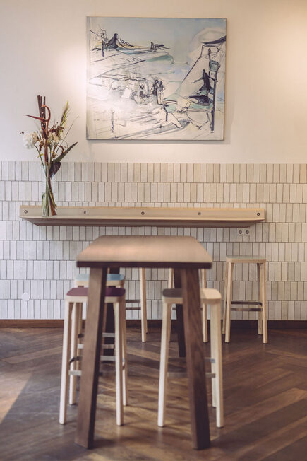 22 Valor Brushed-Vienna, Austria-Balthasar Kaffee Bar_RETAIL