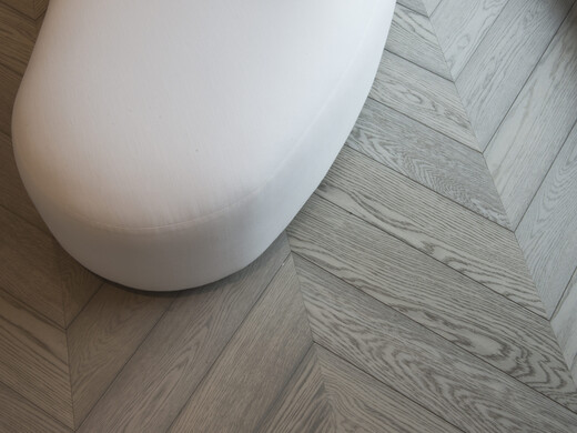 Hakwood Chevron flooring