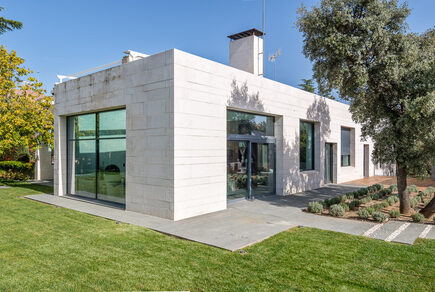 040 LOCKE - La Moraleja - Madrid Spain