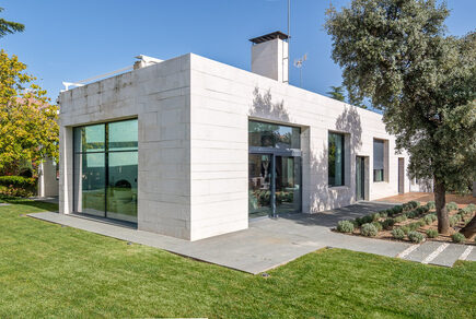 040 LOCKE - La Moraleja - Madrid Spain