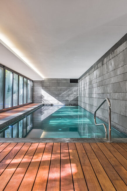 035 LOCKE - La Moraleja - Madrid Spain