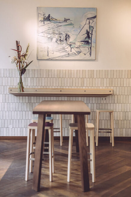 22 Valor Brushed-Vienna, Austria-Balthasar Kaffee Bar_RETAIL