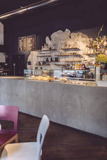 04 Valor Brushed-Vienna, Austria-Balthasar Kaffee Bar_RETAIL