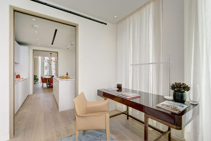 012 DESTIN - Kensington Church Street - London UK